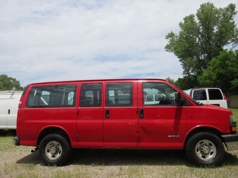 Used 2003 Chevrolet Express 2500 Passenger w/ LS Preferred Equipment Group RWD image 4