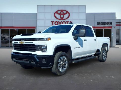 Used 2024 Chevrolet Silverado 2500 Custom w/ Custom Value Package AWD/4WD image 1
