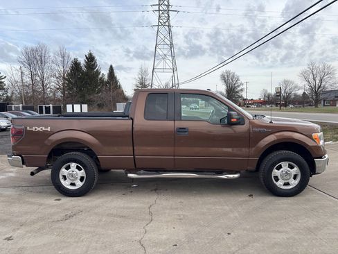 Used 2011 Ford F150 XLT w/ XLT Convenience Pkg image 2