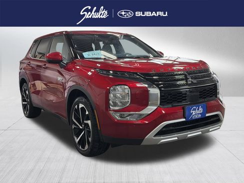 Used 2025 Mitsubishi Outlander SE image 1