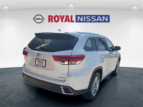 Used 2017 Toyota Highlander Limited image 7