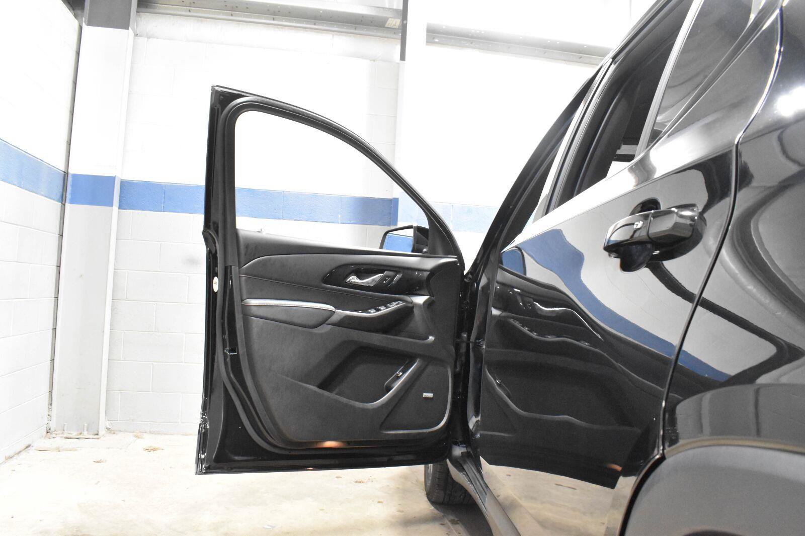 Used 2023 Chevrolet Traverse RS w/ LPO, Floor Liner Package FWD image 10