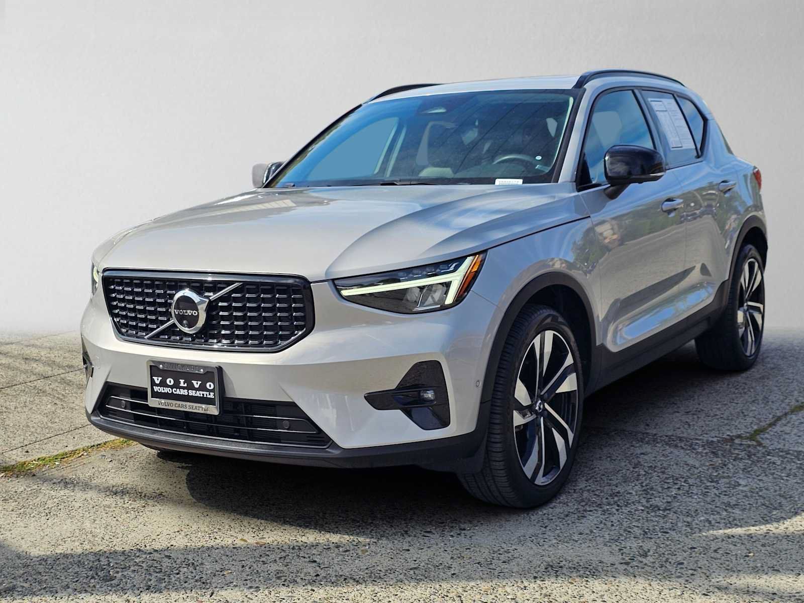 Used 2023 Volvo XC40 B5 Ultimate w/ Protection Package Premier AWD/4WD image 7