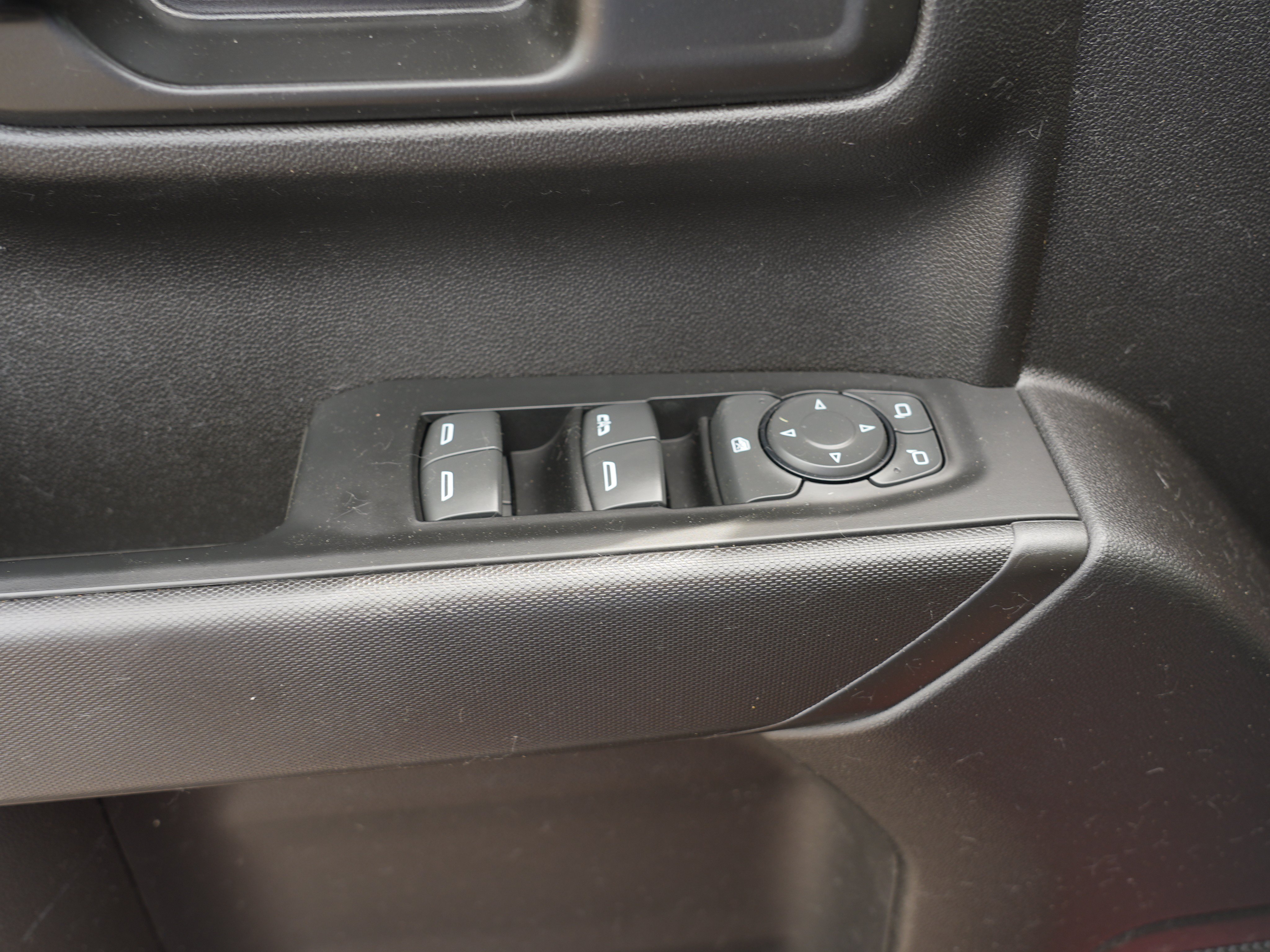 Used 2021 Chevrolet Silverado 1500 Custom Trail Boss w/ LPO, Dark Essentials Package AWD/4WD image 17