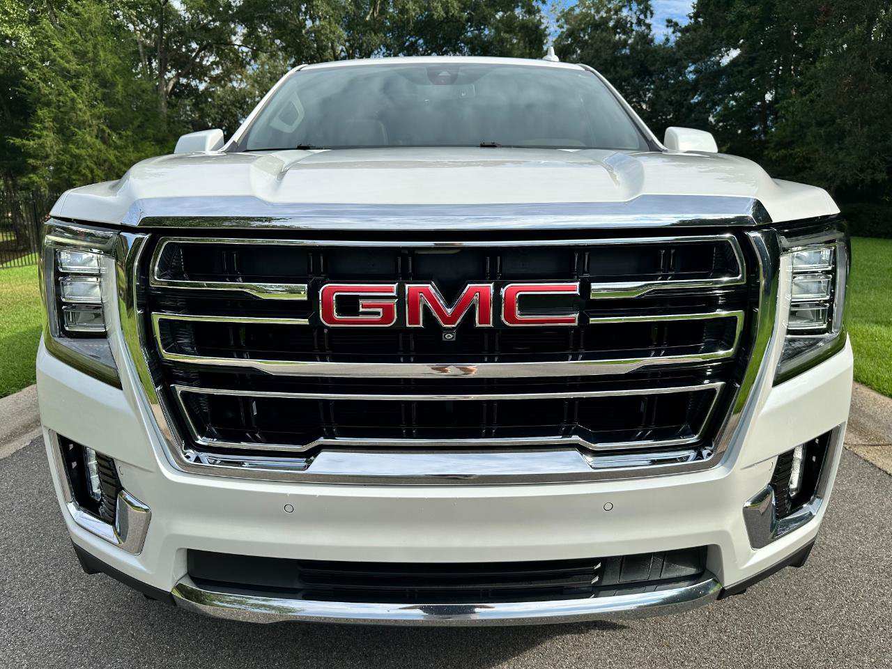 Used 2022 GMC Yukon SLT w/ SLT Premium Package RWD image 2
