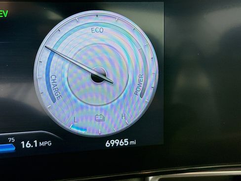 Used 2022 Hyundai Elantra Limited FWD image 13