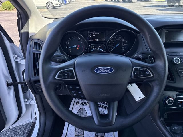Used 2018 Ford Focus SE FWD image 13