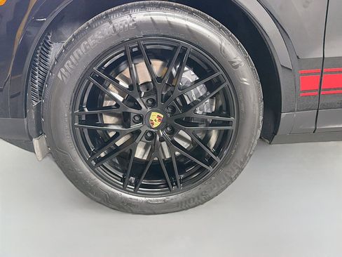 Certified 2024 Porsche Cayenne image 11