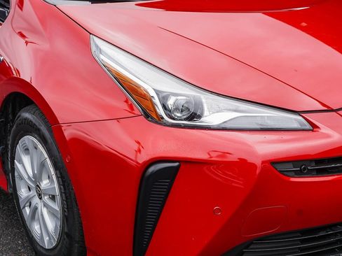 Used 2019 Toyota Prius LE w/ Carpet Mat Package image 10