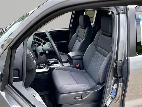 Used 2025 Nissan Frontier SV RWD image 26