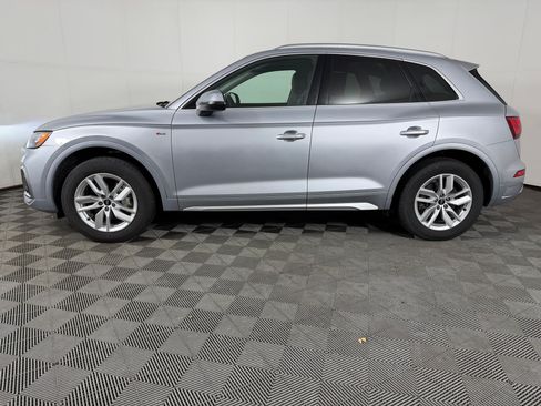 Certified 2023 Audi Q5 2.0T Premium w/ Convenience Package AWD/4WD image 2