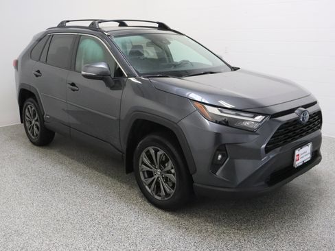 Used 2023 Toyota RAV4 XLE Premium AWD/4WD image 4