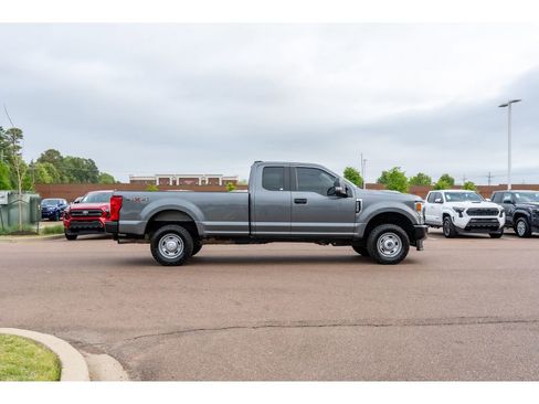 Used 2022 Ford F250 XL w/ Power Equipment Group AWD/4WD image 4