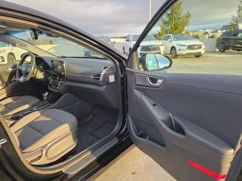 Used 2020 Hyundai Ioniq SEL image 12