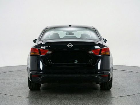 Used 2025 Nissan Altima 2.5 SV image 7
