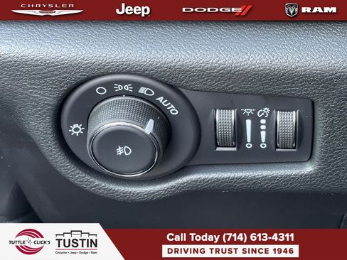 New 2026 Chrysler Pacifica Select FWD image 23