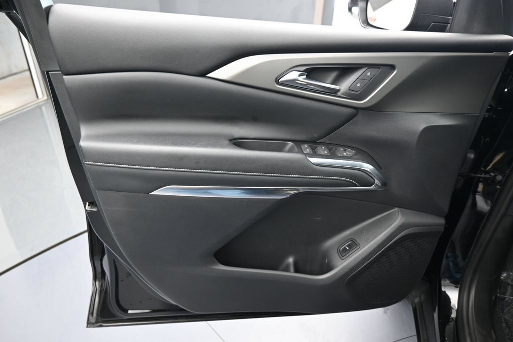 Used 2024 Chevrolet Traverse LT w/ Midnight/Sport Edition FWD image 13