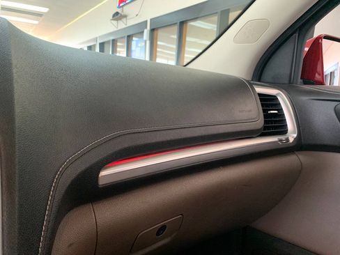 Used 2016 GMC Acadia SLT w/ Open Road Package FWD image 11