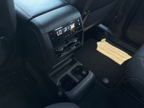 Used 2024 Jeep Grand Cherokee L Laredo RWD image 21