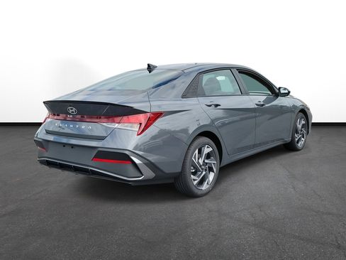 New 2025 Hyundai Elantra Sport w/ Cargo Package image 4