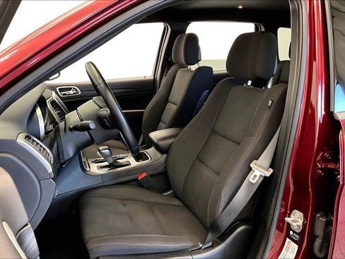 Used 2021 Jeep Grand Cherokee Laredo w/ Security & Convenience Group AWD/4WD image 24