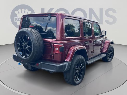 Used 2022 Jeep Wrangler Unlimited Sahara w/ Cold Weather Group AWD/4WD image 7