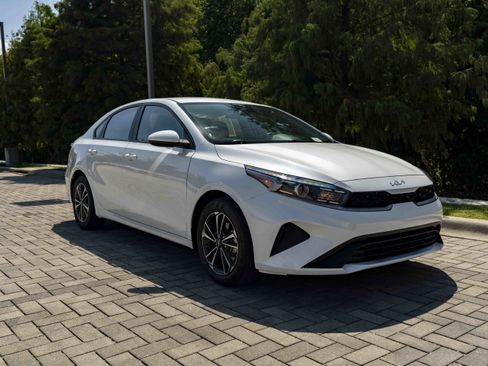 Used 2024 Kia Forte LXS FWD image 2