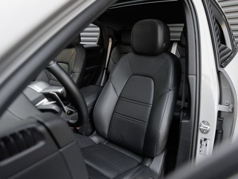 Certified 2023 Porsche Cayenne Platinum Edition AWD/4WD image 5