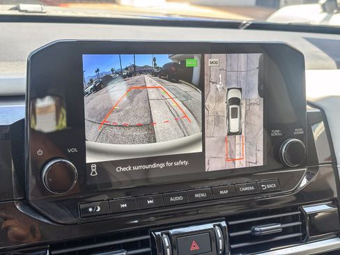 Used 2025 Nissan Pathfinder SL image 26