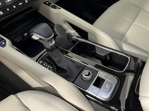 Used 2024 Kia Telluride EX w/ EX Captain's Chair Package FWD image 23
