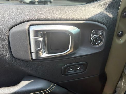 Used 2025 Jeep Gladiator Sport AWD/4WD image 25