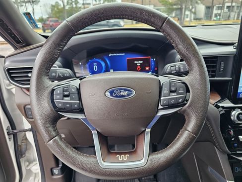 Used 2023 Ford Explorer King Ranch w/ Technology Package image 22