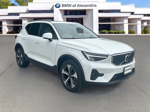 Used 2023 Volvo XC40 B5 Plus w/ Driver Assist Package AWD/4WD image 1
