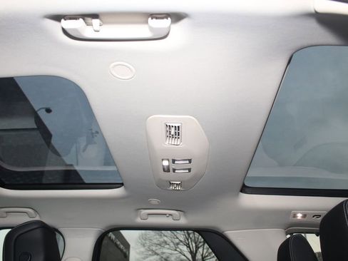 New 2026 Land Rover Discovery Limited Edition AWD/4WD image 23