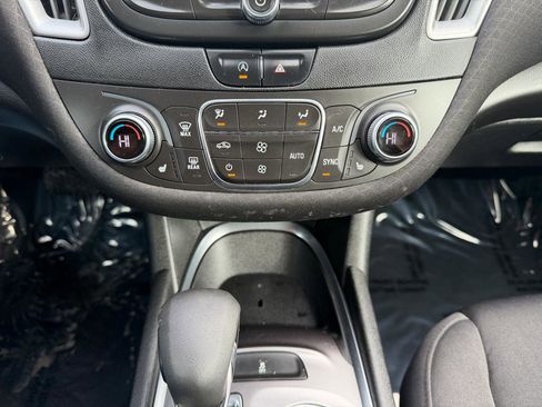 Used 2022 Chevrolet Malibu LT image 14