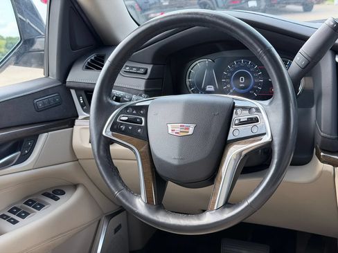 Used 2020 Cadillac Escalade ESV Premium Luxury AWD/4WD image 16