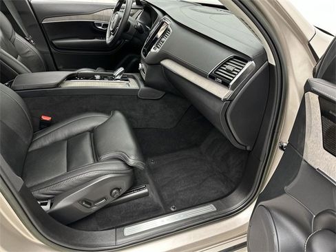 Certified 2023 Volvo XC90 B6 Ultimate w/ Protection Package Premier image 26