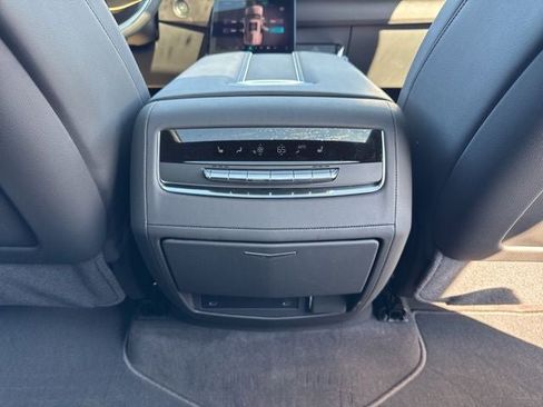Certified 2026 Cadillac Escalade Luxury w/ LPO, Radiant Package AWD/4WD image 26
