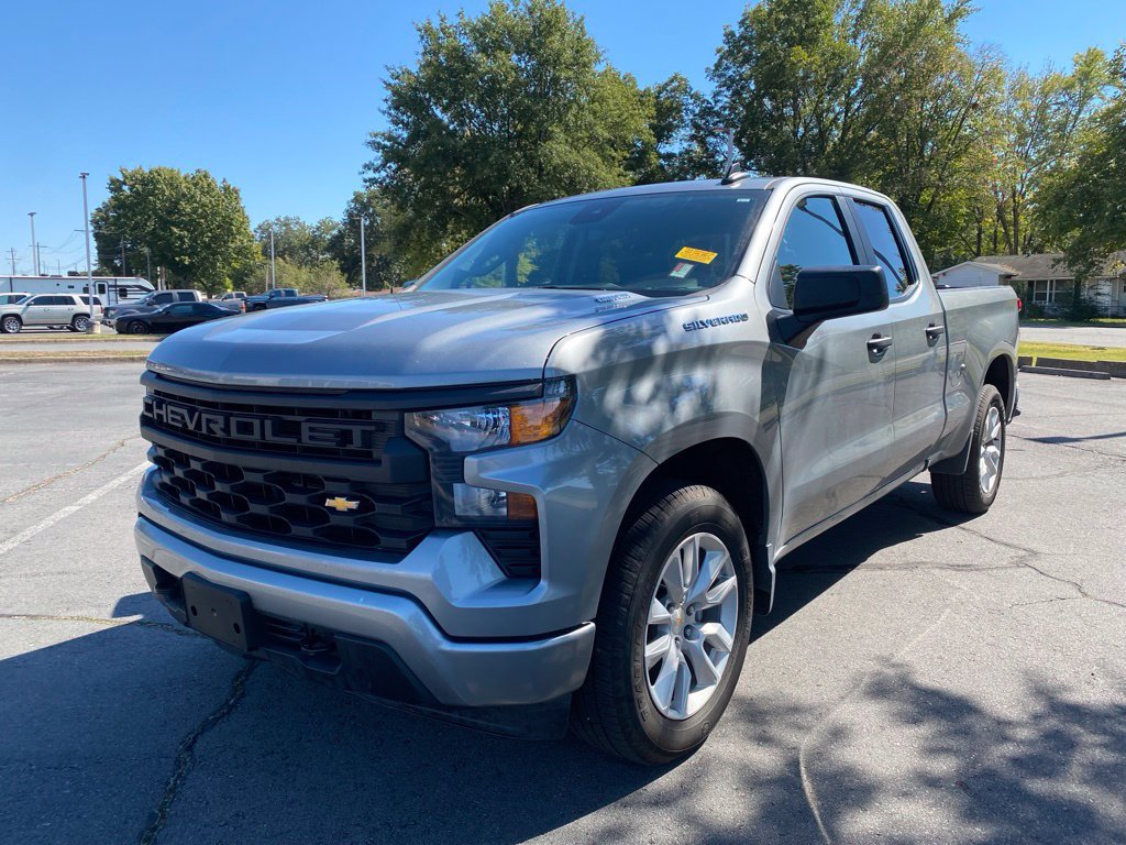 Used 2026 Chevrolet Silverado 1500 Custom RWD image 3