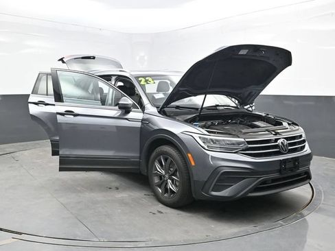 Used 2023 Volkswagen Tiguan SE AWD/4WD image 36