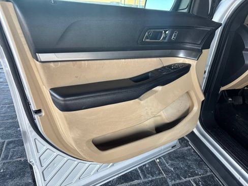 Used 2017 Ford Explorer FWD image 9