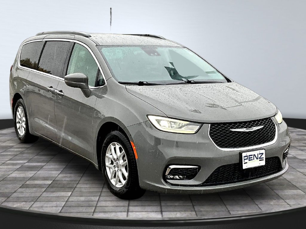 Used 2022 Chrysler Pacifica Touring-L FWD image 3