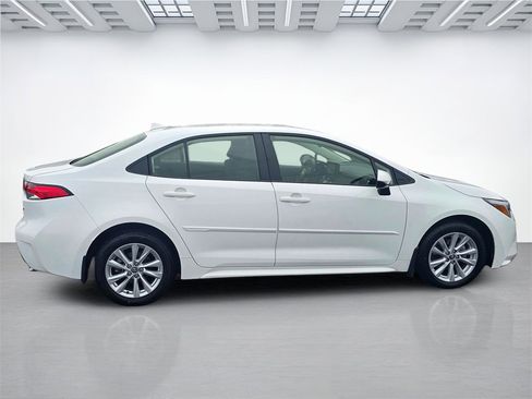 Used 2023 Toyota Corolla LE w/ LE Convenience Package image 8