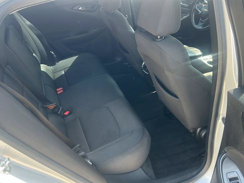 Used 2018 Chevrolet Malibu LT FWD image 15