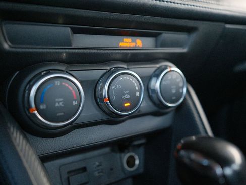 Used 2019 Toyota Yaris XLE image 22