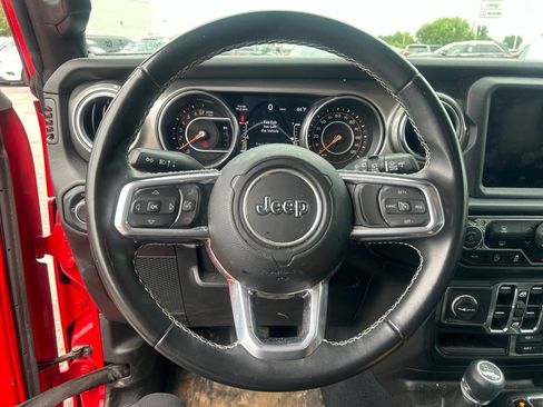 Used 2022 Jeep Wrangler Unlimited Sahara AWD/4WD image 19