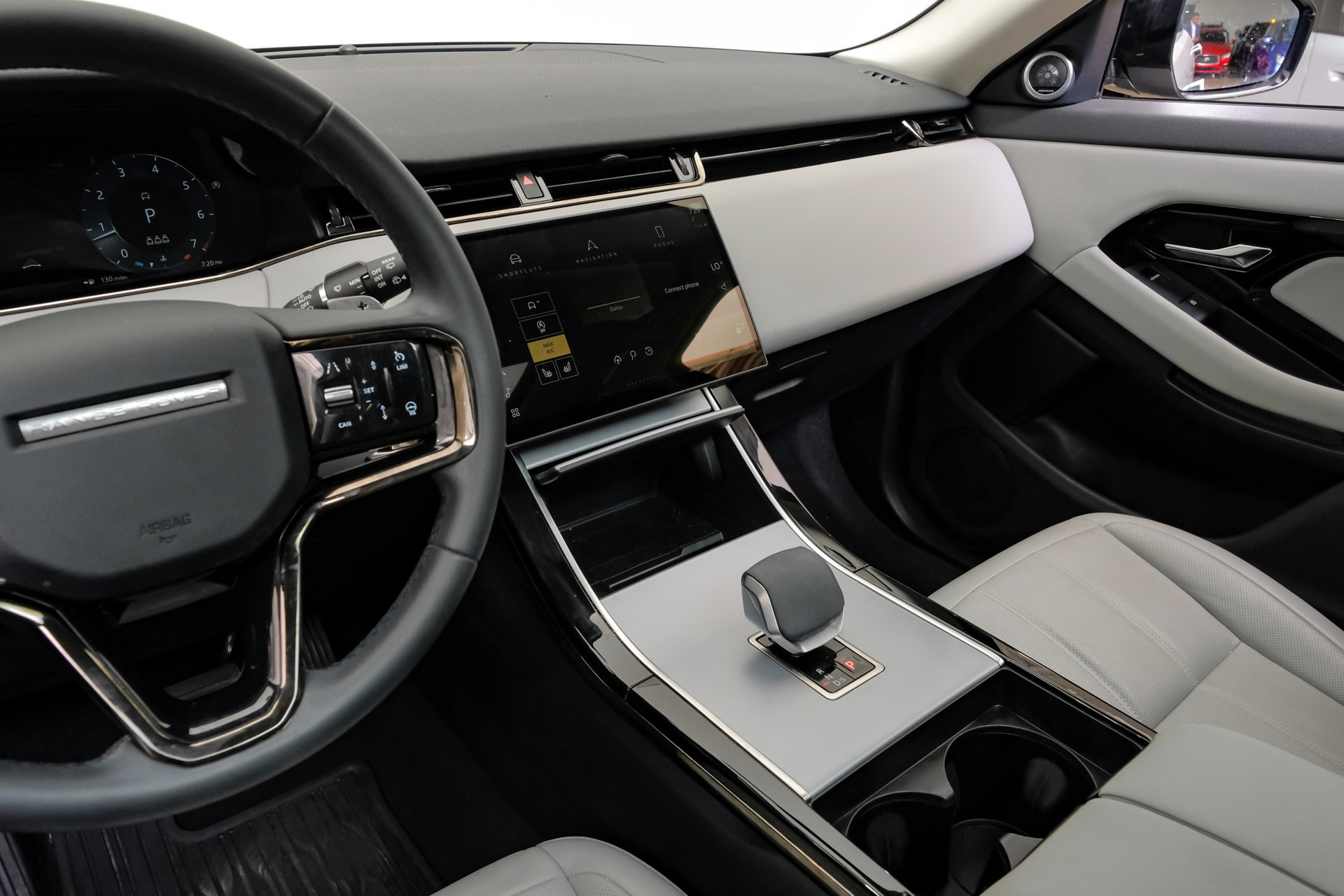 Used 2024 Land Rover Range Rover Evoque S AWD/4WD image 27
