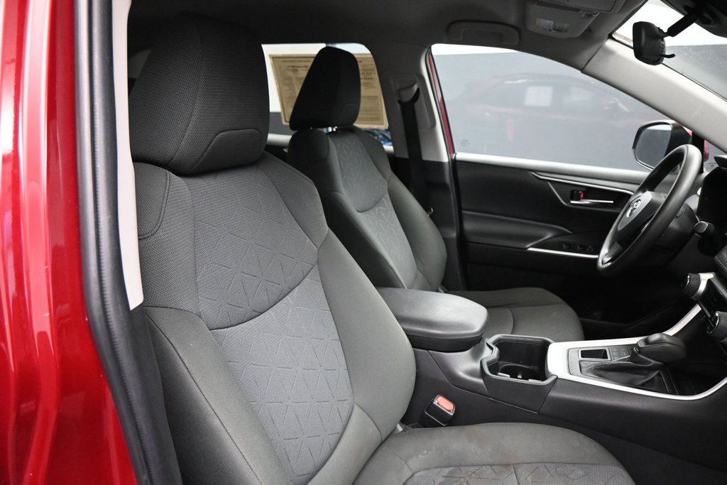 Used 2022 Toyota RAV4 XLE AWD/4WD image 17