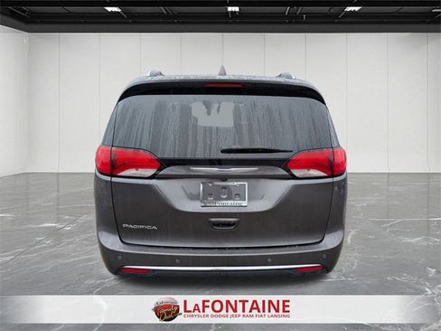 Used 2018 Chrysler Pacifica Touring-L w/ Premium Audio Group image 4