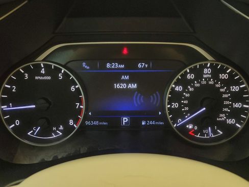 Used 2016 Nissan Murano Platinum w/ Platinum Technology Package FWD image 23
